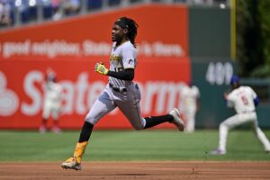 Mitchell, Hiura homer late, Brewers rally past Pirates 7-5 - The